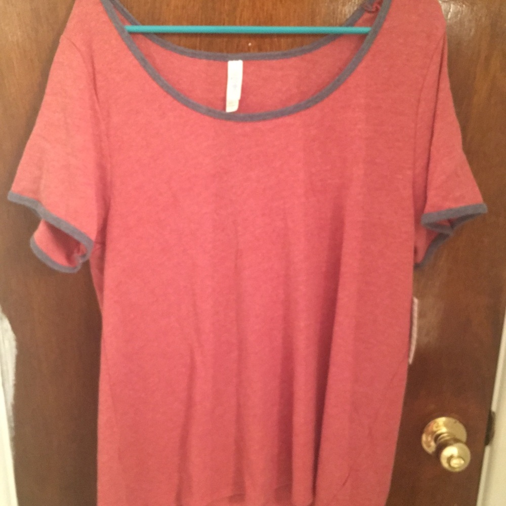 Lularoe XL Classic Tee NWT (hole on side)